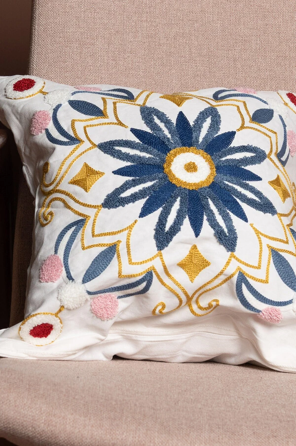 Capa de almofadas mandalas bordadas