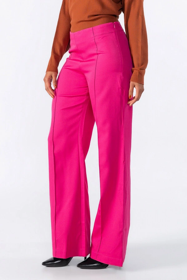 Calca pantalona com recorte frontal