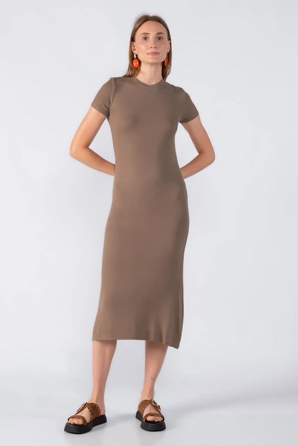 Vestido midi manga curta canelado