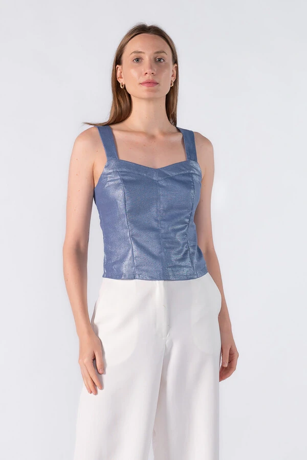 Blusa acinturada com lastex