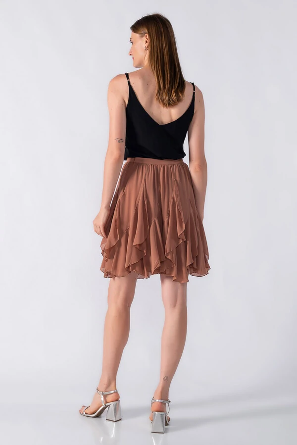 Saia curta com babados fluidos