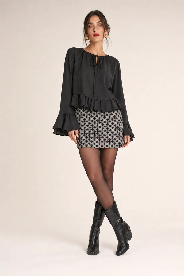 Blusa manga longa com babado