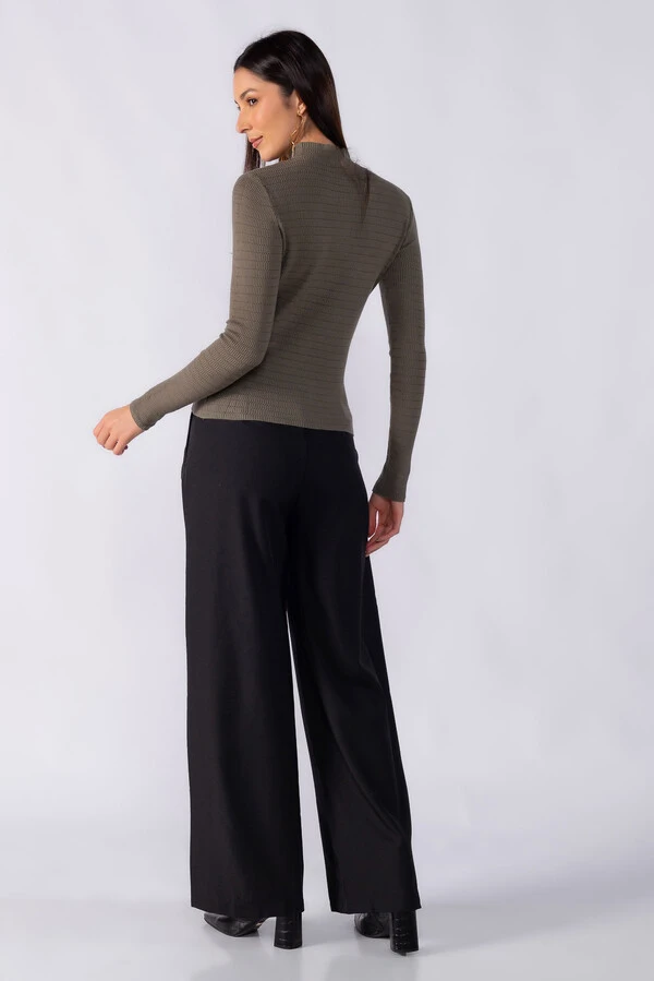Blusa texturizada gola alta