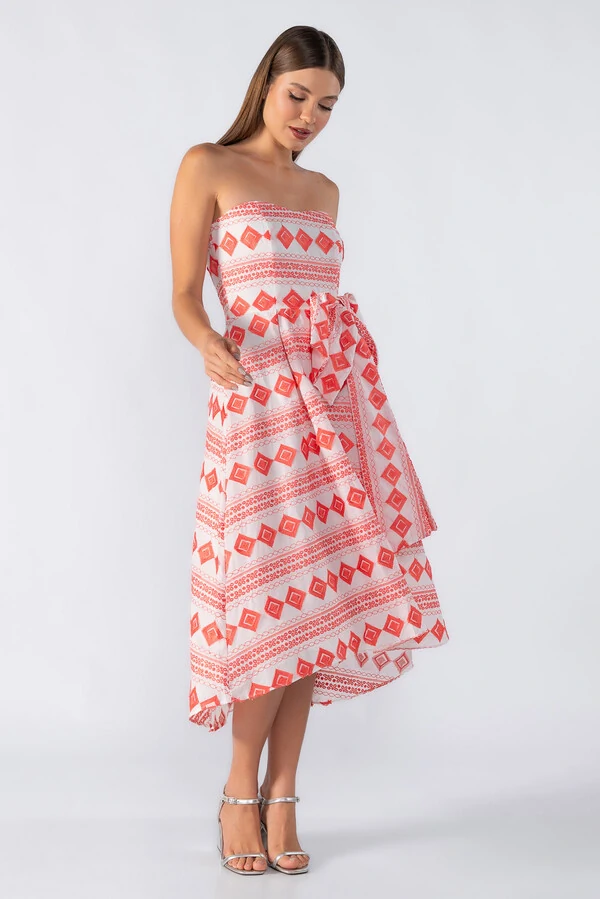 Vestido midi tomara que caia com laco