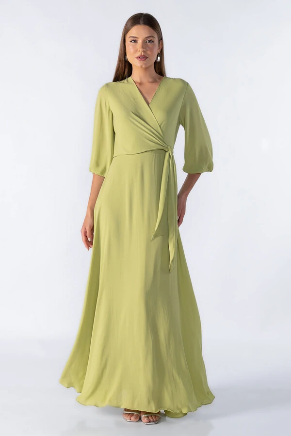 Vestido longo com decote transpassado