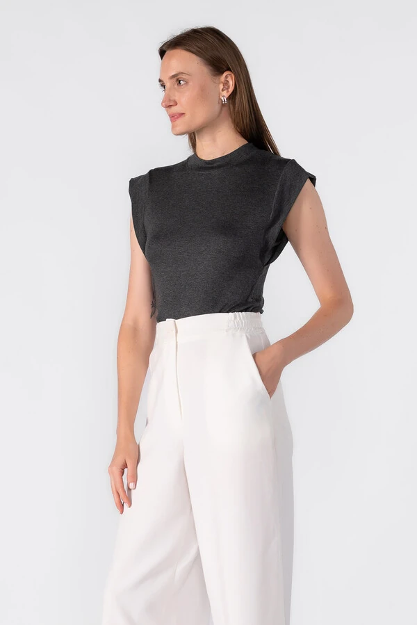 Blusa malha basica manga cavada