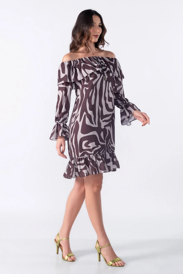 Vestido curto ombro a ombro