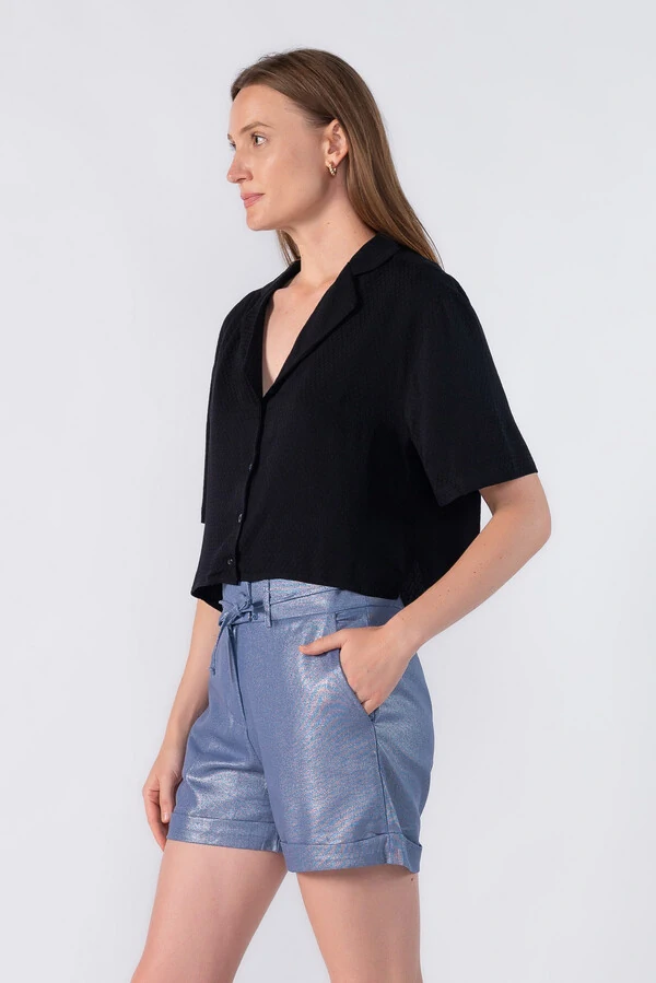 Shorts em alfaiataria com barra italiana