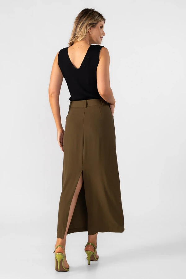 Saia midi reta em alfaiataria