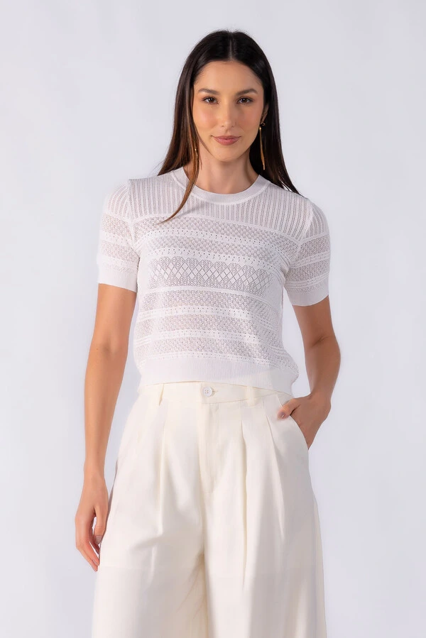 Blusa texturizada manga curta