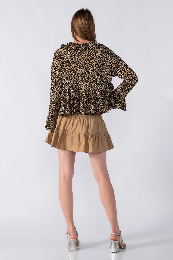 Bata estampada com babados e manga longa