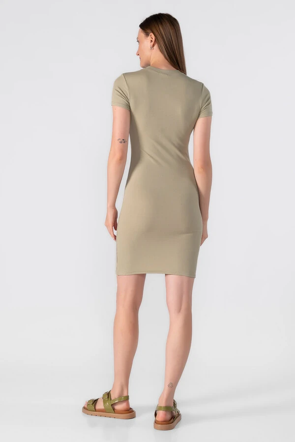 Vestido canelado manga curta