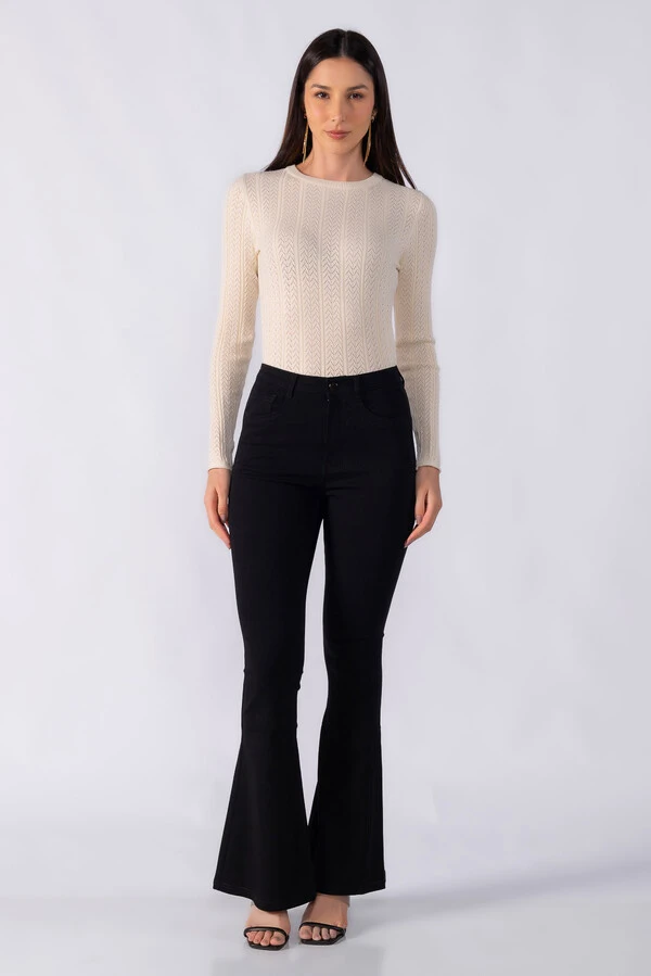 Calca flare classica com bolsos