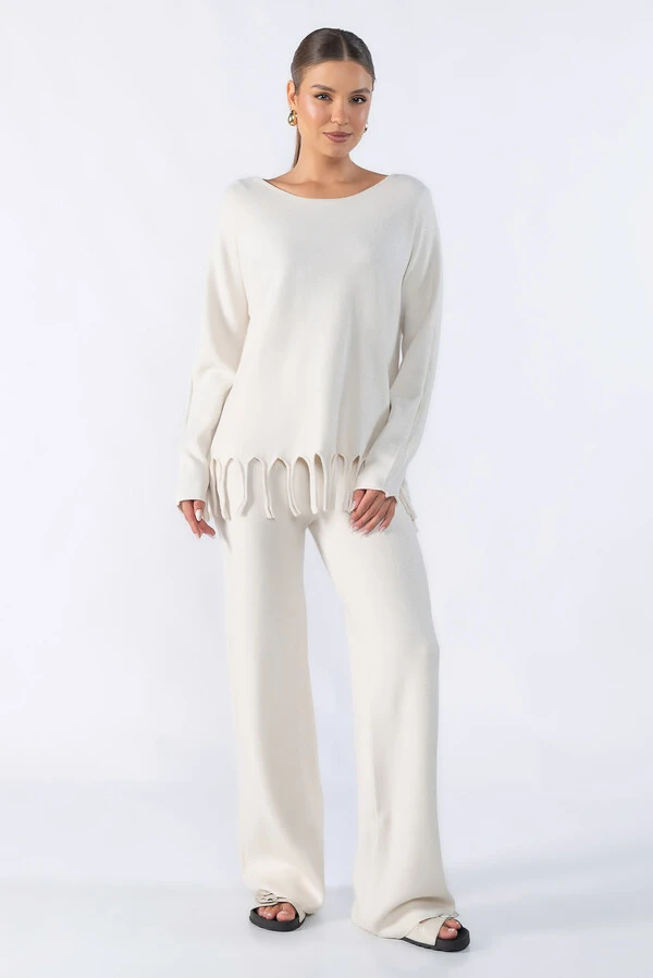 Blusa basica ampla com franja na barra