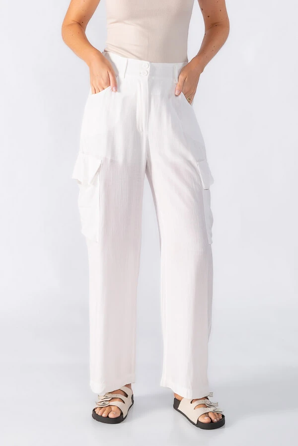 Calca pantalona com cinto e bolsos laterais