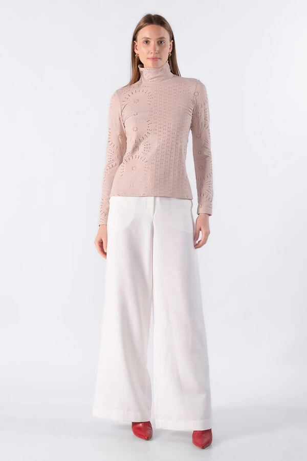 Blusa em poliamida gola alta