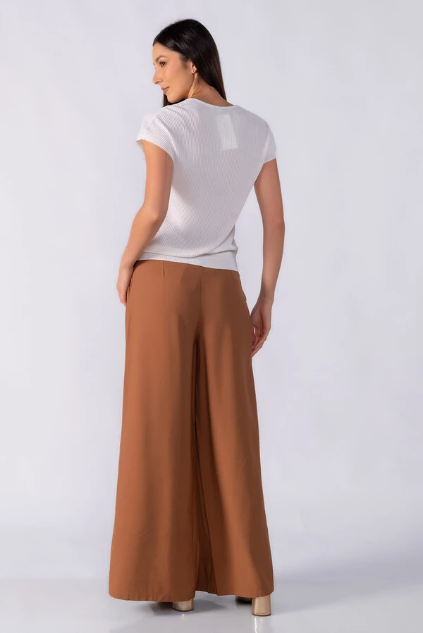 Blusa fluida canelada botões forrados