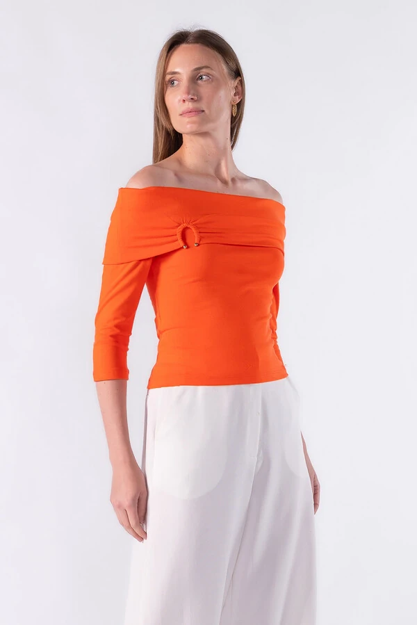 Blusa ombro a ombro detalhe em metal