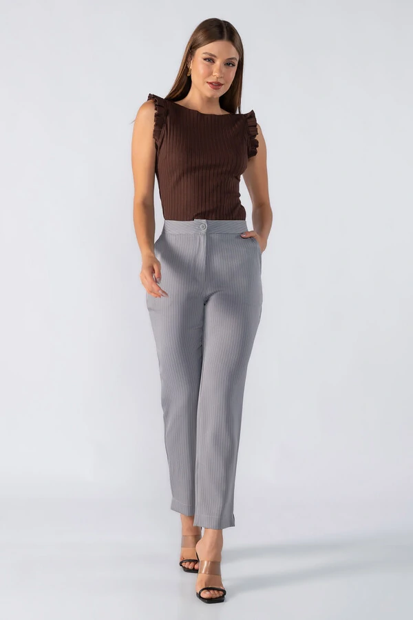 Blusa canelada babado manga