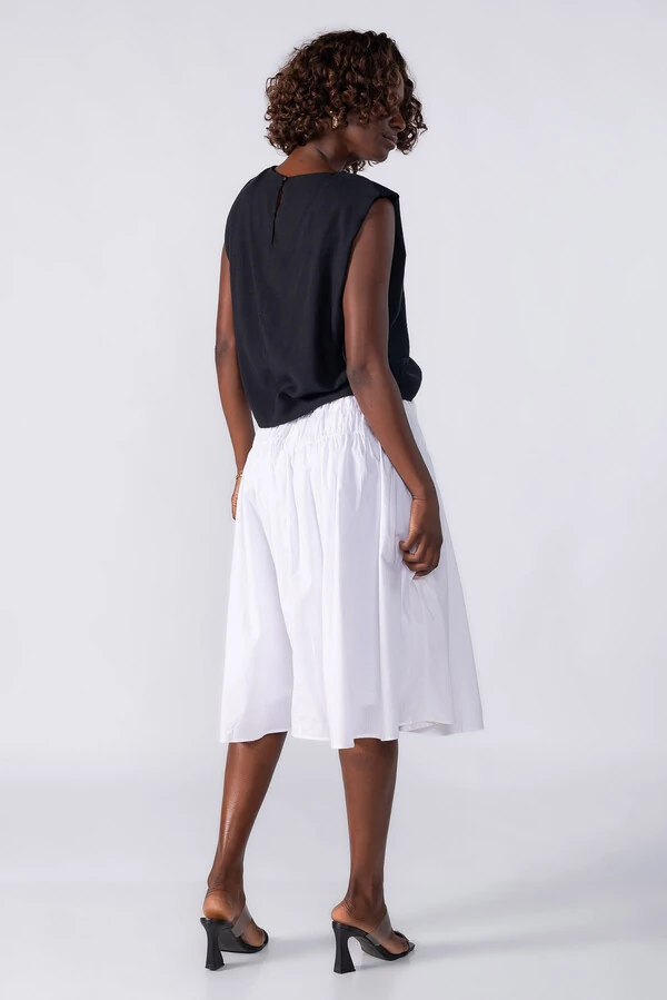 Blusa de alfaiataria com ombreiras