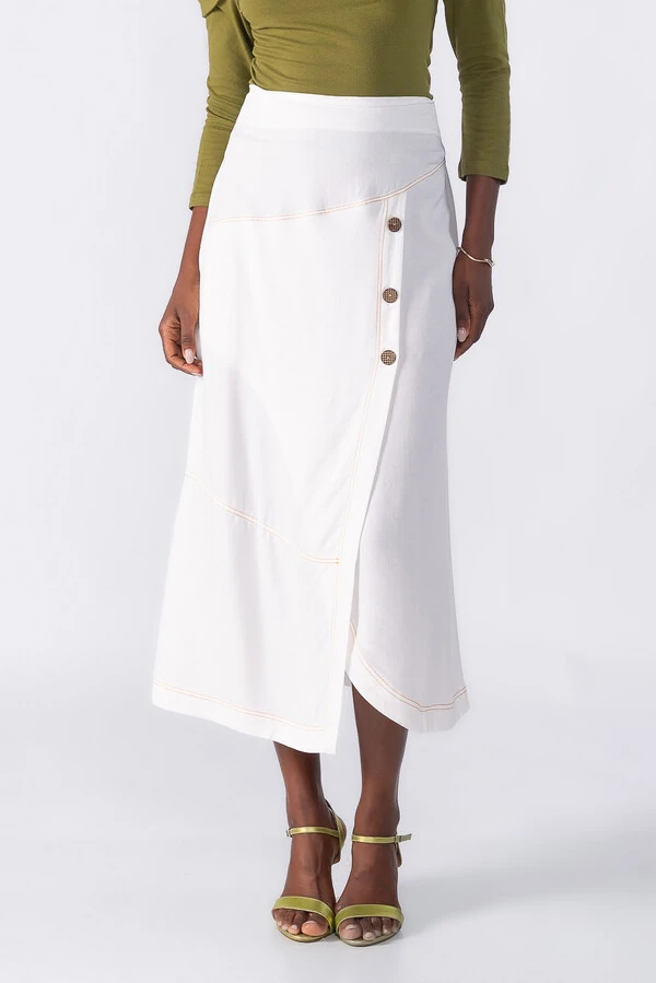 Saia midi assimetrica com detalhes em pesponto