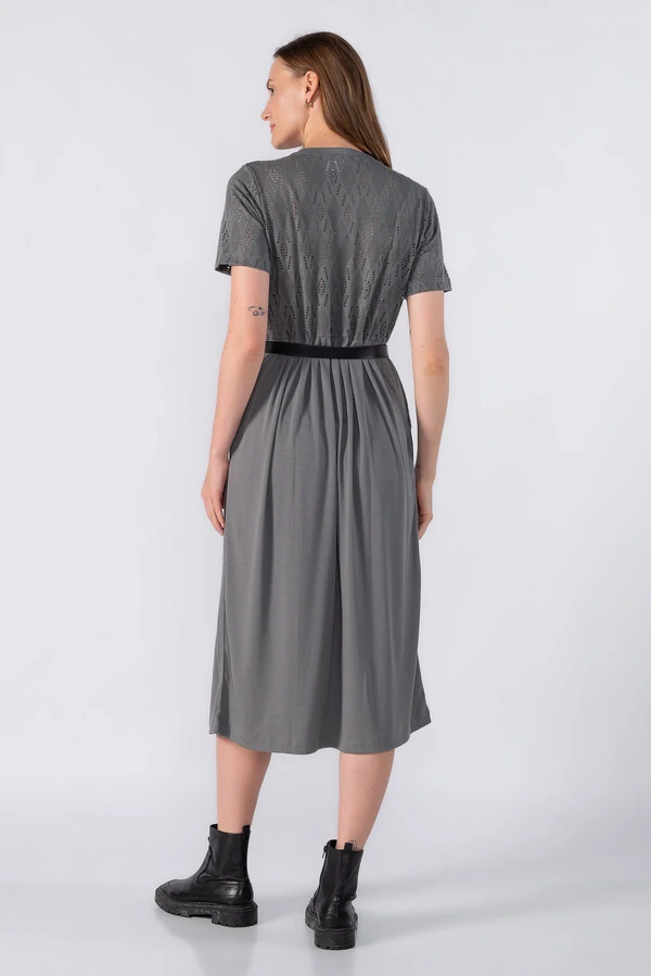 Vestido midi em laise e ribana