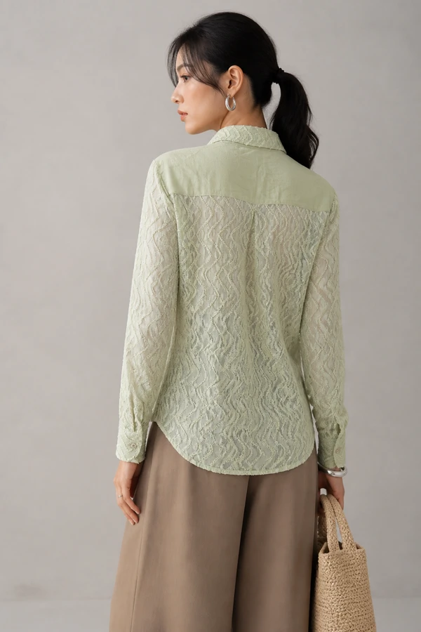 Camisa detalhe em renda