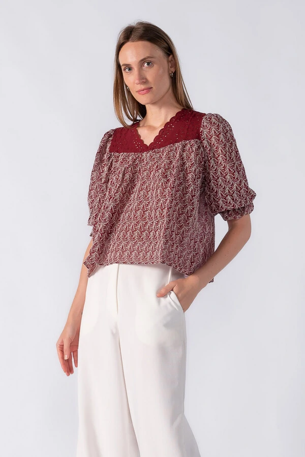 Blusa bata texturizada e manga 3/4