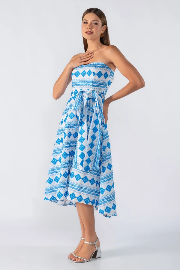 Vestido midi tomara que caia com laco