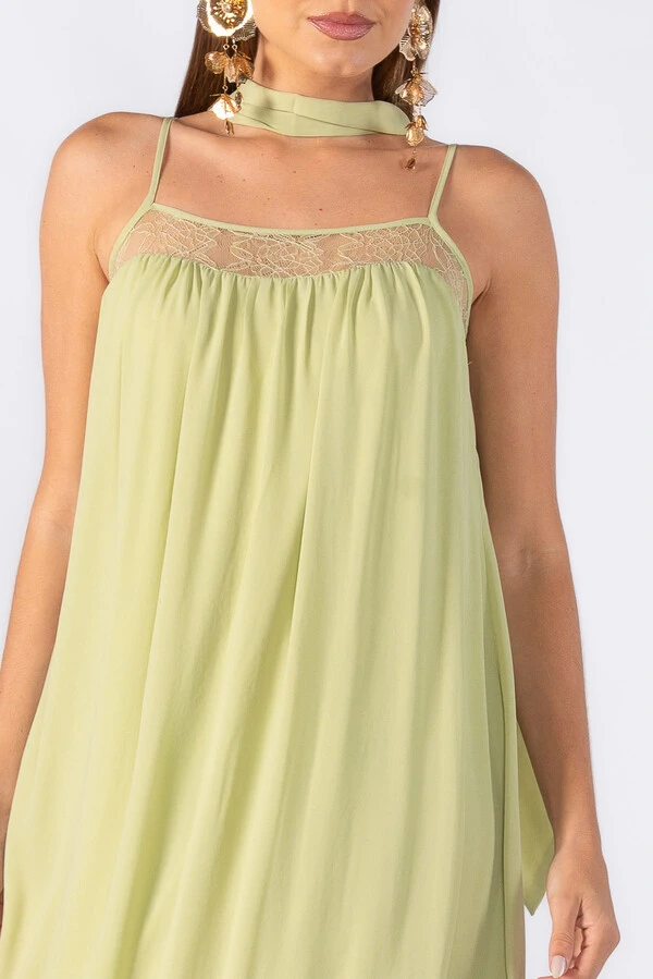Vestido midi com detalhe em renda