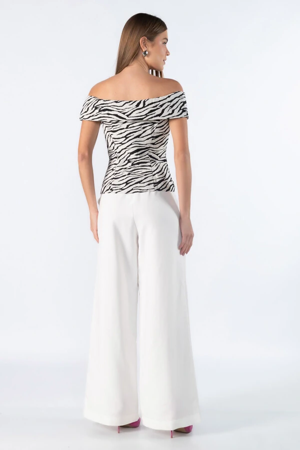 Blusa estampa zebra ombro a ombro