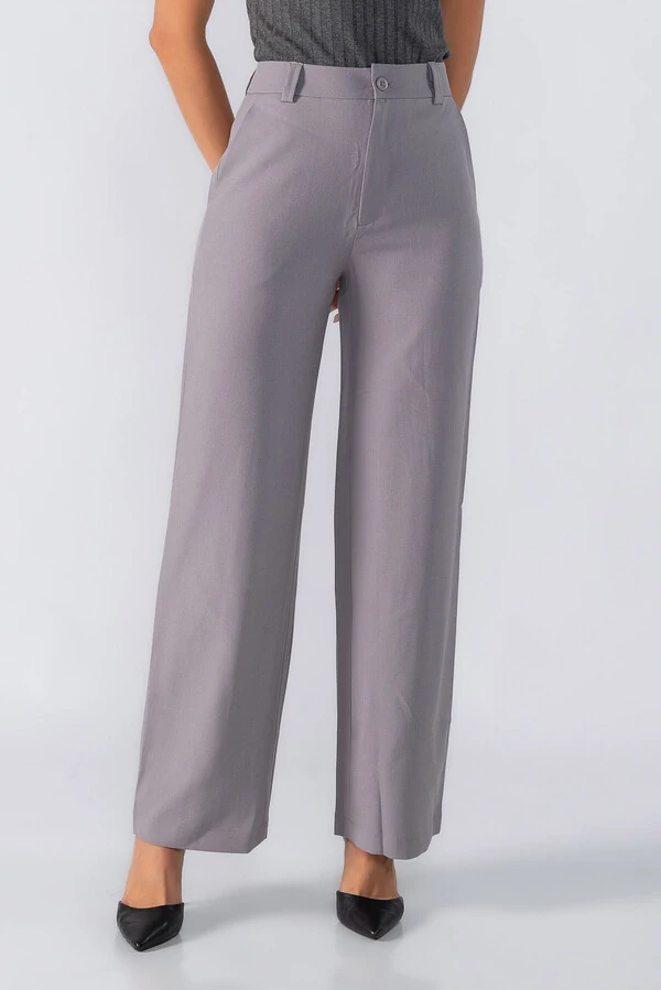 Calca em alfaiataria lisa bolso faca