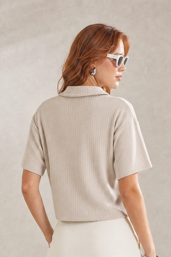 Blusa polo canelada