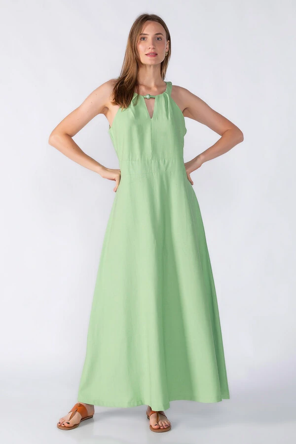 Vestido longo com detalhe no decote