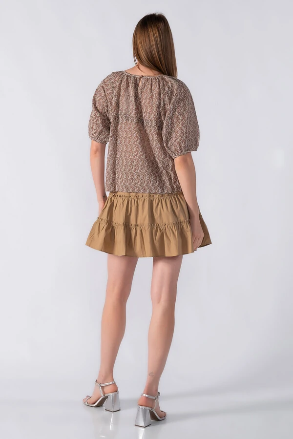 Blusa bata texturizada manga curta