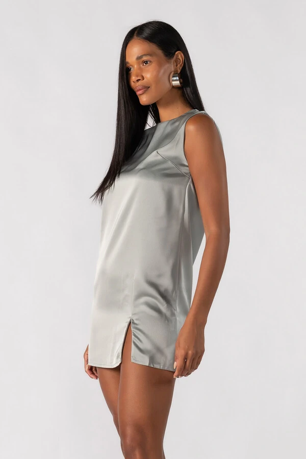 Vestido curto acetinado classico