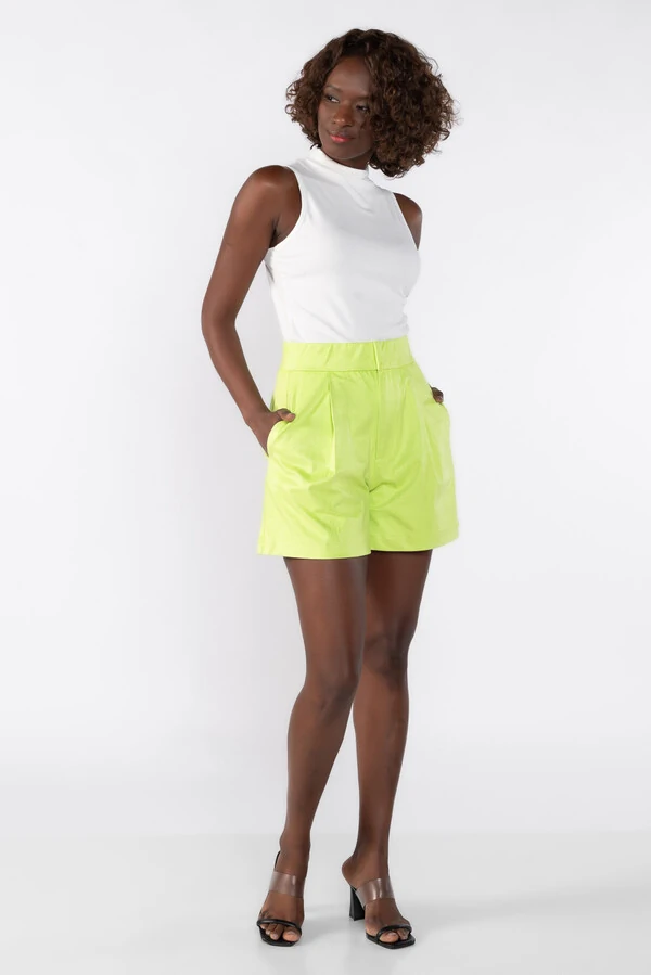 Short em suede com pence