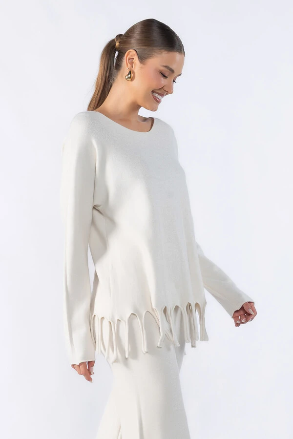 Blusa basica ampla com franja na barra
