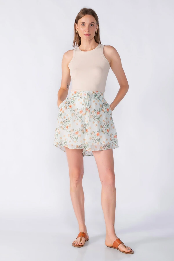 Shorts chiffon estampado com bolsos