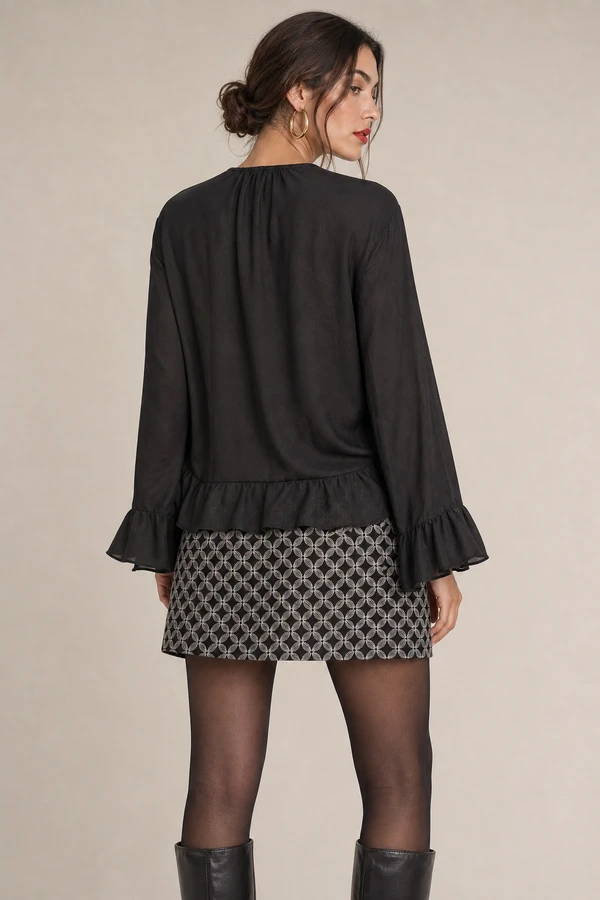 Blusa manga longa com babado