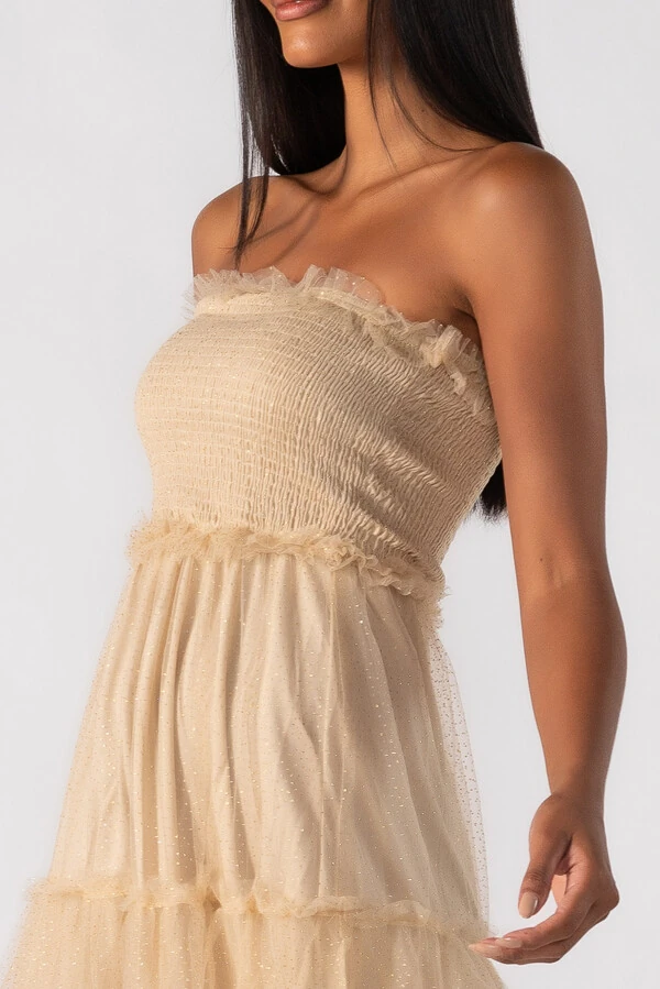 Vestido tomara que caia com tule