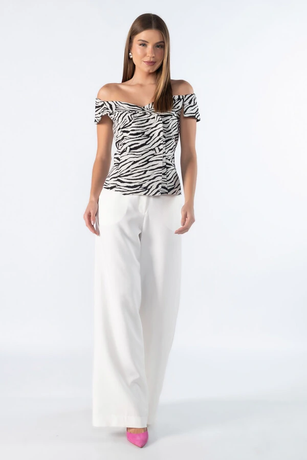 Blusa estampa zebra ombro a ombro