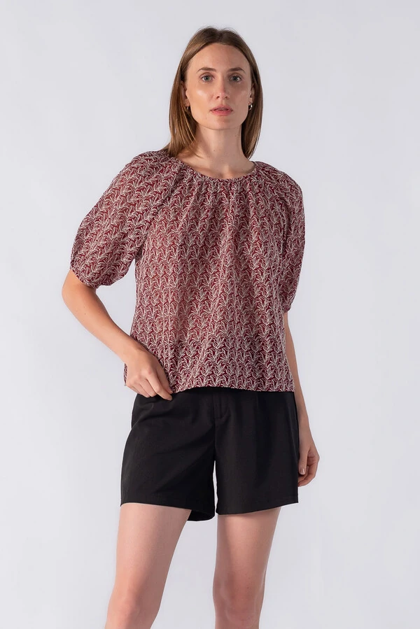 Blusa bata texturizada manga curta