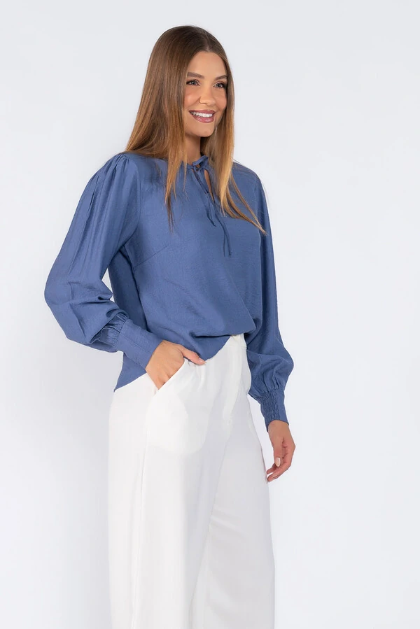 Blusa bata com amarracao no decote
