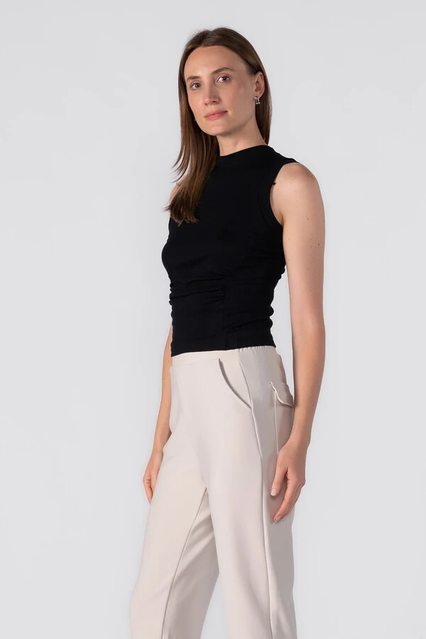 Regata raglan com detalhe acinturado