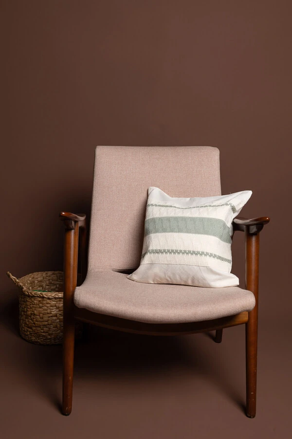 Capa de almofada detalhe em croche