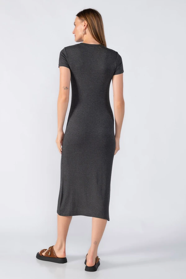 Vestido midi manga curta canelado