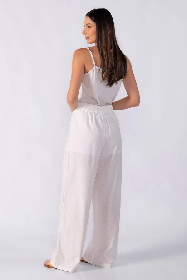 Calça com aplicações laterais