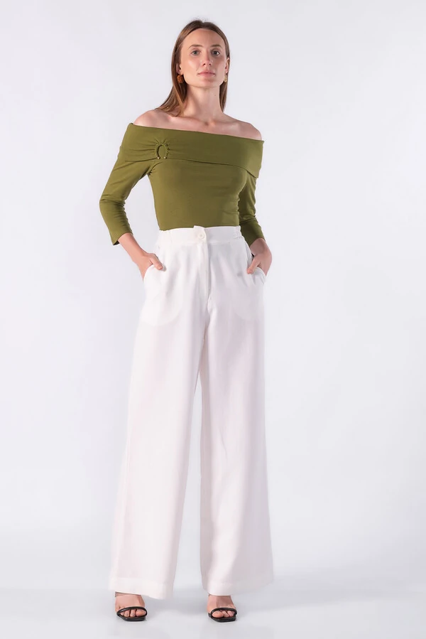 Blusa ombro a ombro detalhe em metal