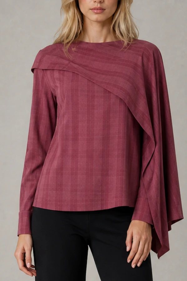 Blusa manga longa com capa sobreposta